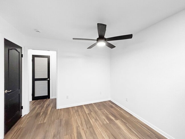 Building Photo - Charming 1BD/1BA Condo in Allied Gardens W...