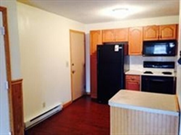 Building Photo - 816 County St