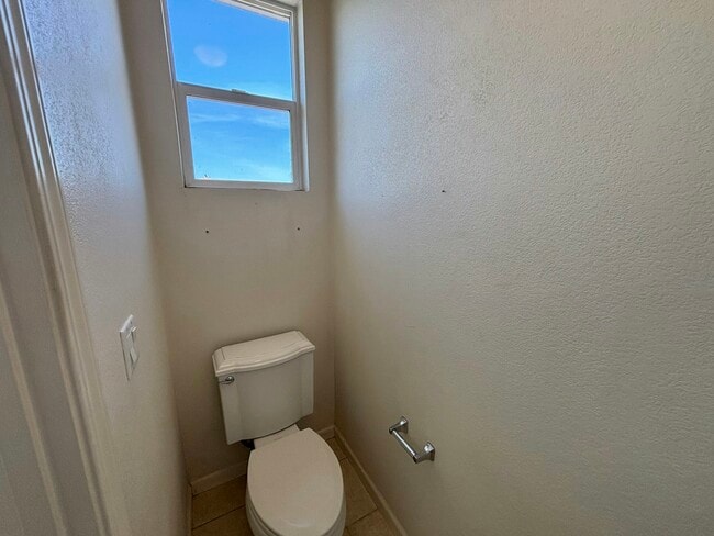 Building Photo - 301 Dragonfly Cir