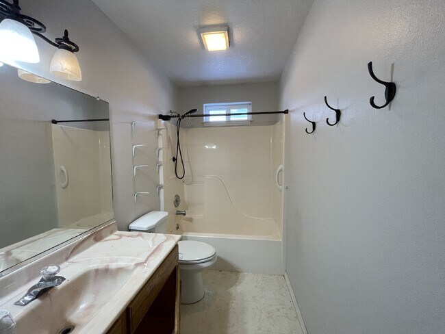 Building Photo - Charming 3 Bedroom, Single Level Home in Central Bozeman