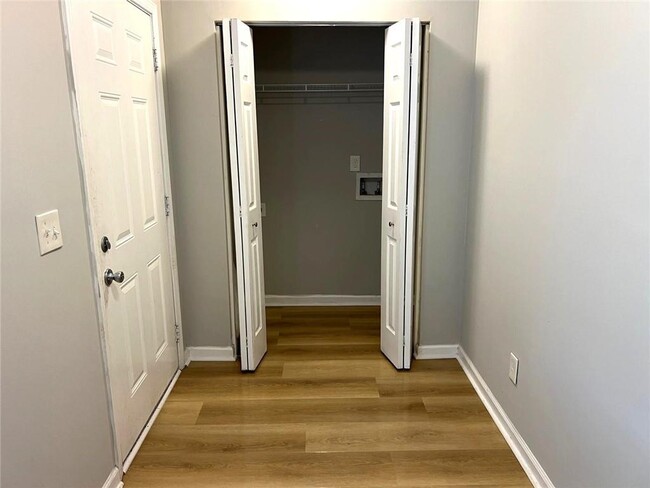 Building Photo - 566 Rockwell St SW