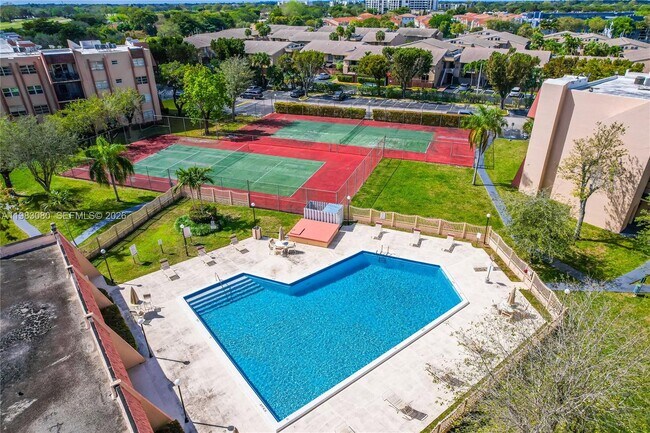 Building Photo - 13715 Kendale Lakes Cir