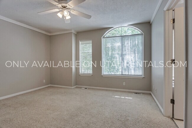 Building Photo - 1437 E Murdock Dr