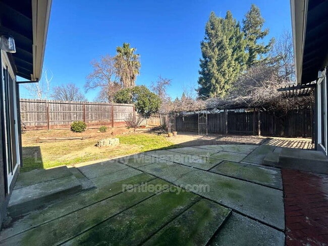 Building Photo - 2213 N Cirby Way