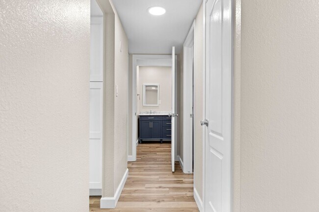 Building Photo - AMAZING ASU RENTAL CLOSE TO CAMPUS