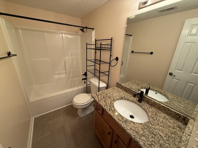 Building Photo - 1512 Barrywood Cir W