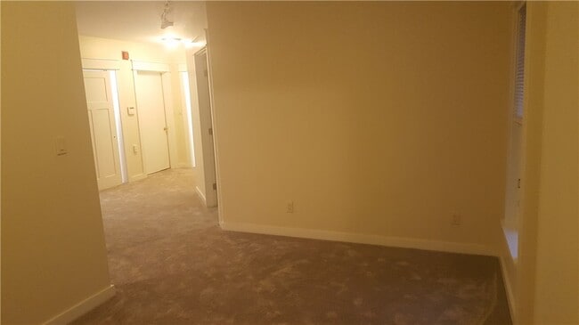 Building Photo - 1063 East Ave