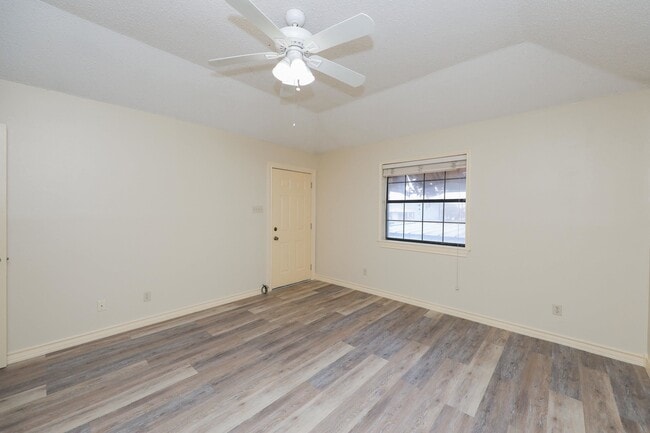 Building Photo - 607 Gale St
