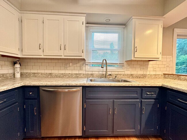 Building Photo - Stunning Single-Family Home with Plenty of...