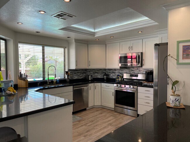 Building Photo - 43622 Warner Trail