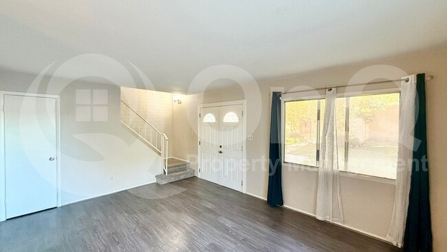 Building Photo - 5304 W Hearn Rd