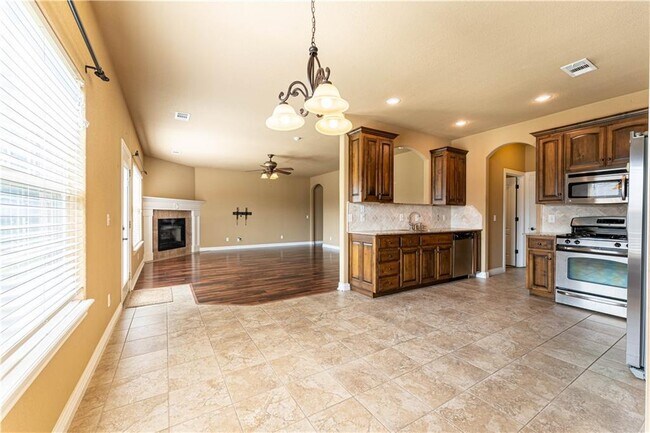 Building Photo - 126 S Angus Ln