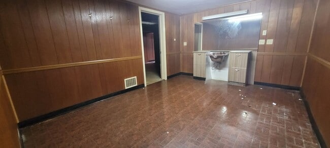 Building Photo - 4 bedroom 1.5 Bathroom home in Leola