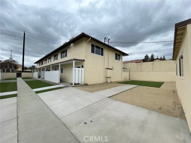 Building Photo - 890 N Campus Ave