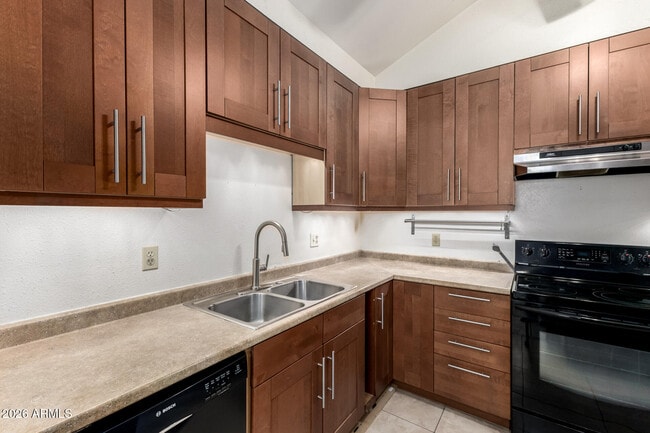 Building Photo - 911 S Hacienda Dr