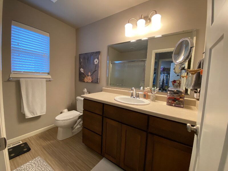 Building Photo - 204 Sugar Maple Ln