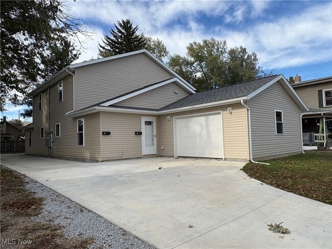 Primary Photo - 430 2nd Dr NE