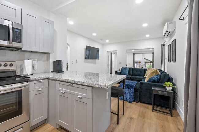 Building Photo - 310 NE 58th Terrace