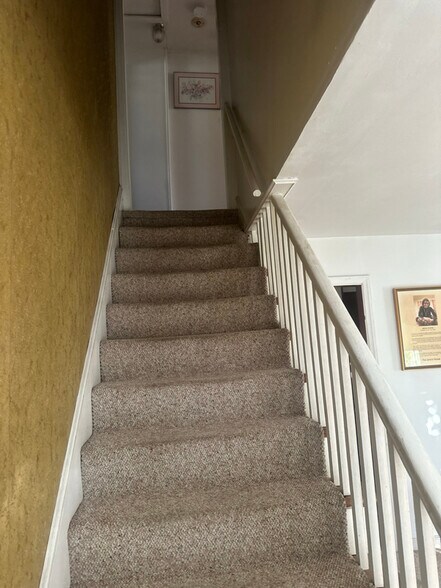 Building Photo - 151 Warner St