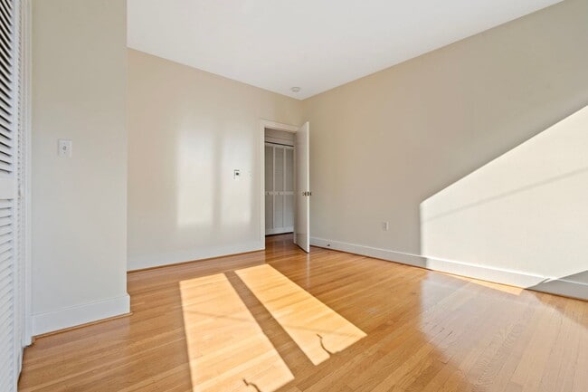 Building Photo - Eureka Valley/Castro 4 Bed + Bonus Room, 3 Bath, 2 Car Garage, City & Valley Views