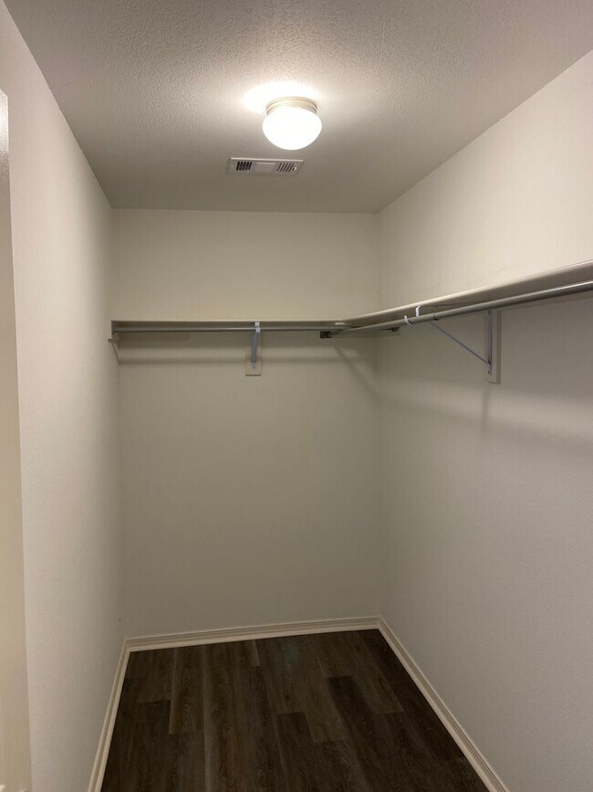 Building Photo - *Pre-leasing* Three Bedroom | Two Bathroom...