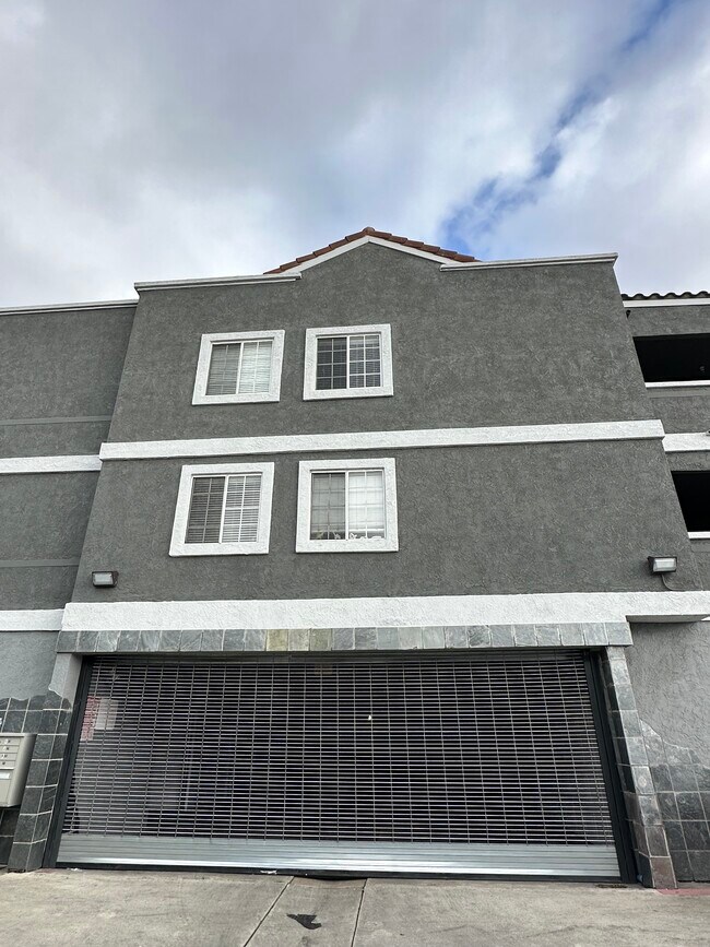 7581 Warner Ave 7581 Warner Ave Huntington Beach CA 92647 Apartment