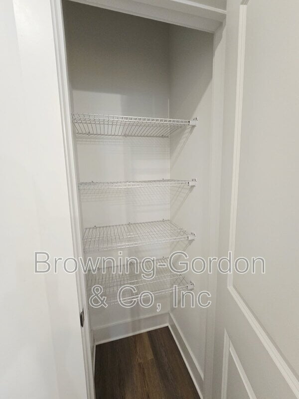 Building Photo - 700 N Dupont Ave