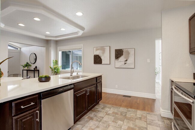Building Photo - 4 Bed | 2 Bath | Spacious Backyard | Prime...