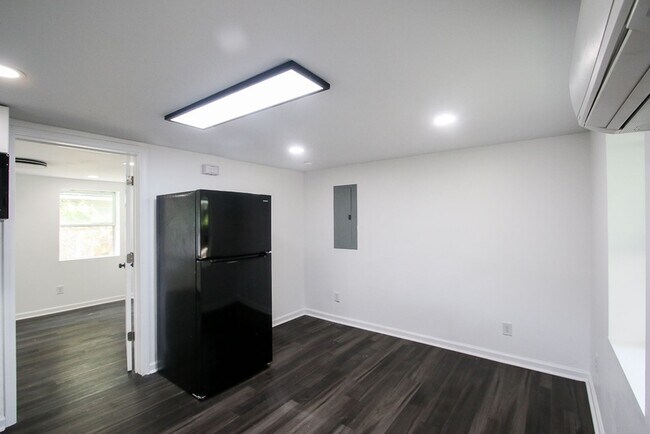 Building Photo - Adorable New Build 1-Bedroom Apartment
