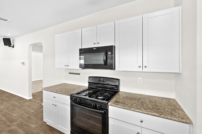 Building Photo - 3 Bedroom Rental in Convenient West San An...