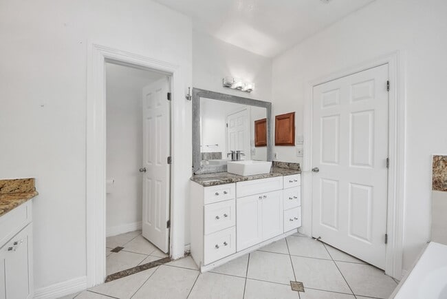 Building Photo - 18315 Brenwood Menor Dr