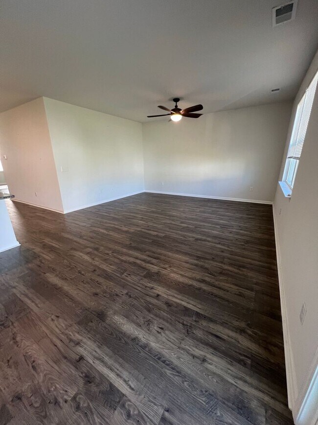 Building Photo - 3BD/ 2BA house in Forestbrook Cove