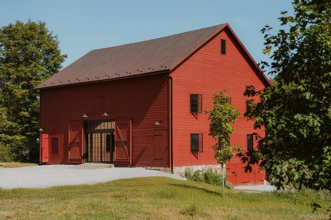Building Photo - 8000 Albany Post Rd