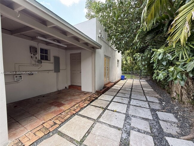 Building Photo - 820 Lorca St