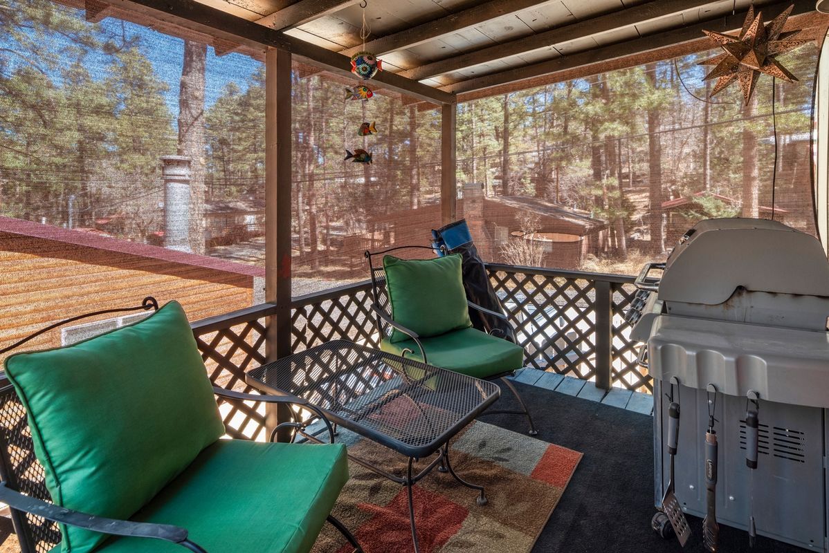 Building Photo - 402 4th St