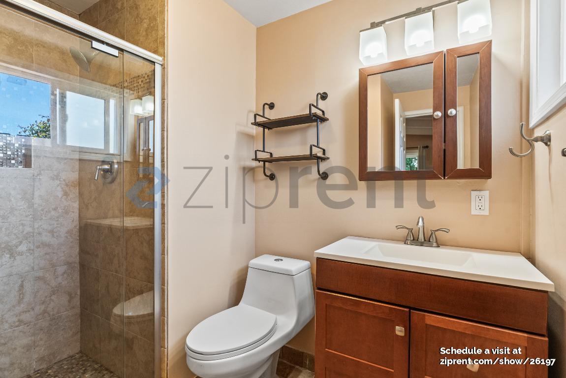Building Photo - 499 Pebble Dr