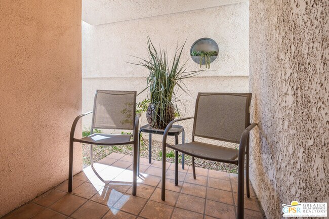 Building Photo - 2094 Normandy Ct
