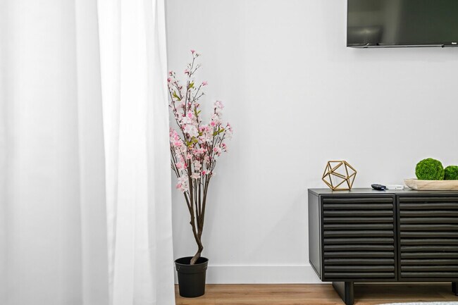 Building Photo - 1019 Central Ave