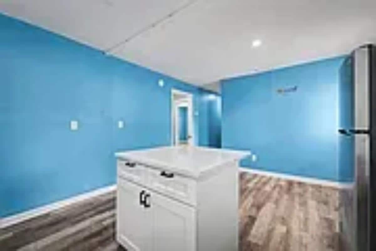 Building Photo - 250 Vernis Ave