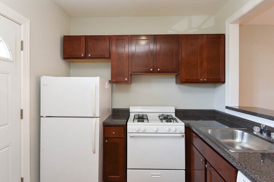 Building Photo - 4409 N Wolcott Ave