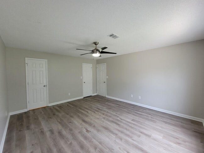 Building Photo - 7025 Stoneridge Dr