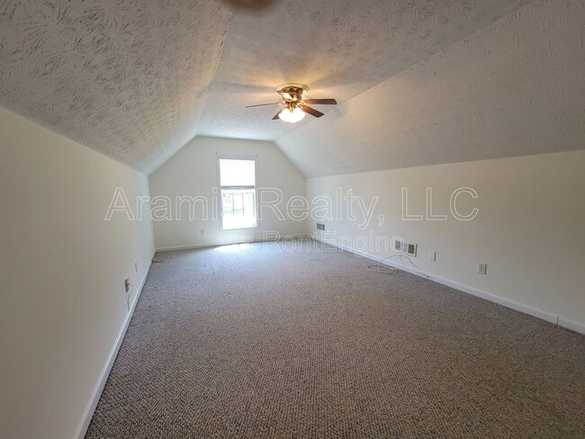 Building Photo - 3241 Cranberry Ln NE
