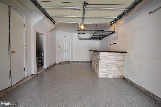 Building Photo - 5053 Kilburn St