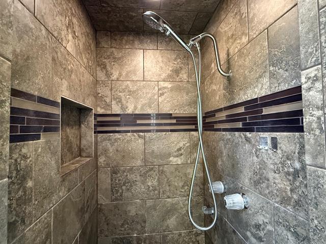 Building Photo - 318 Shade tree St