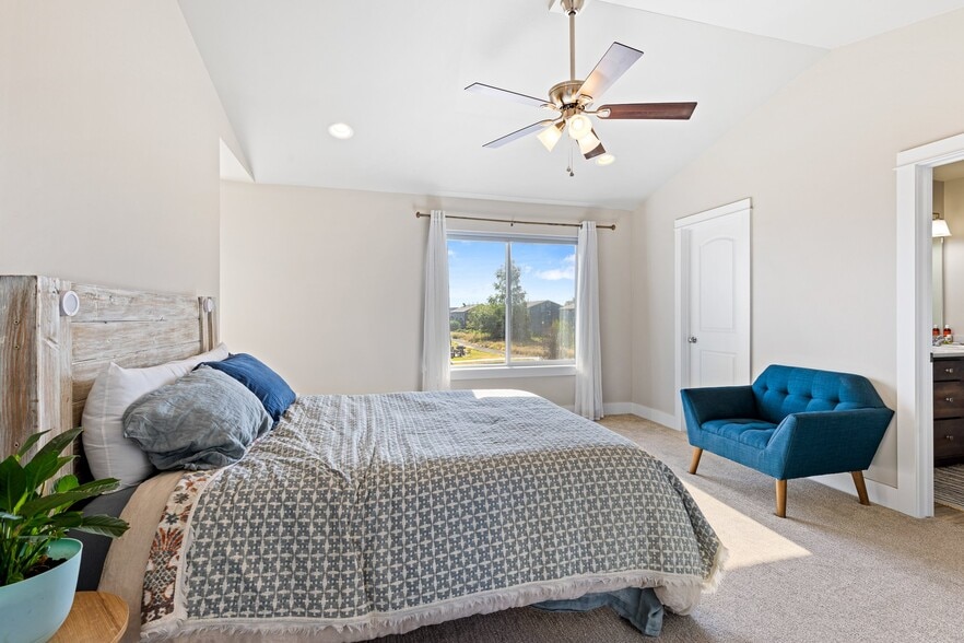 Building Photo - 201 13th St