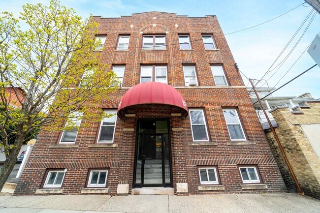 Building Photo - 81 Glenridge Ave
