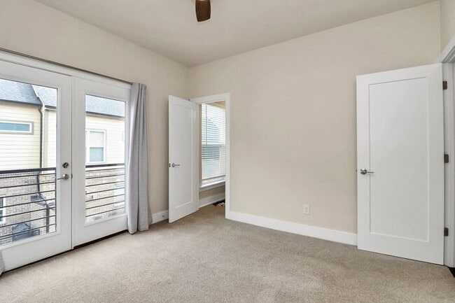 Building Photo - Stunning 3BD/3.5BA End Unit w/ City Views!