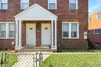 Building Photo - 4223 Eads St NE