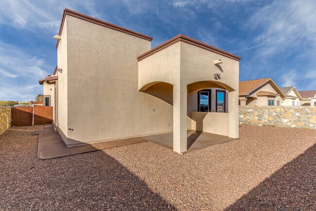 Building Photo - Gorgeous Custom Home on a corner lot in Ventanas - East El Paso!