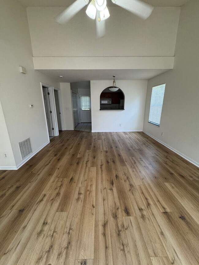 Building Photo - 1591-1593 N Doulton Dr